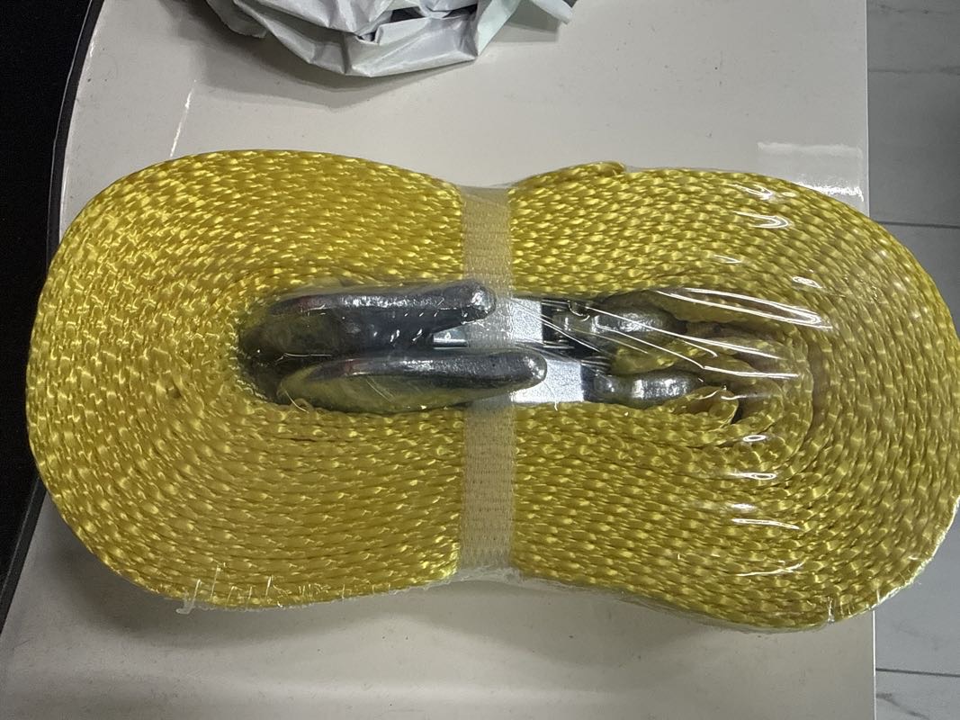 2” X 20’ HD TOW STRAP WITH 2 SAFETY HOOKS RATED 10,000LBS